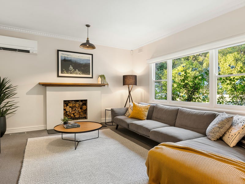 Gracemont: living room